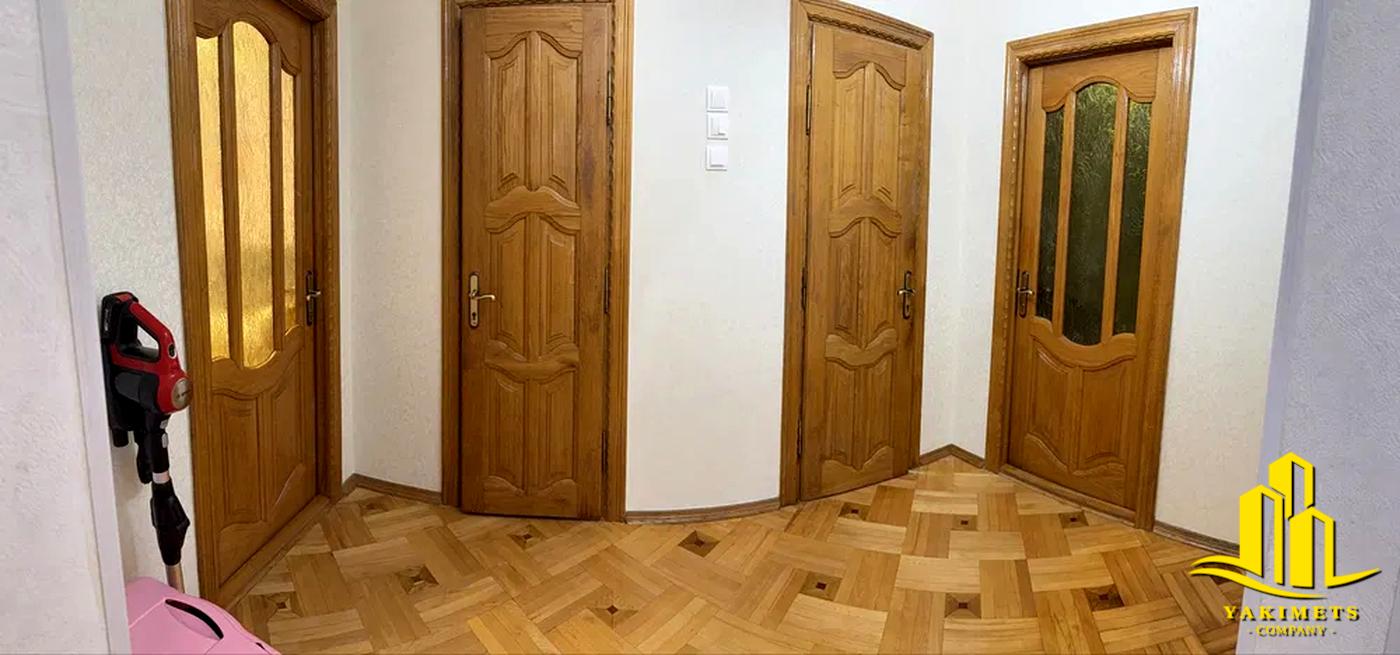 1869133008218061