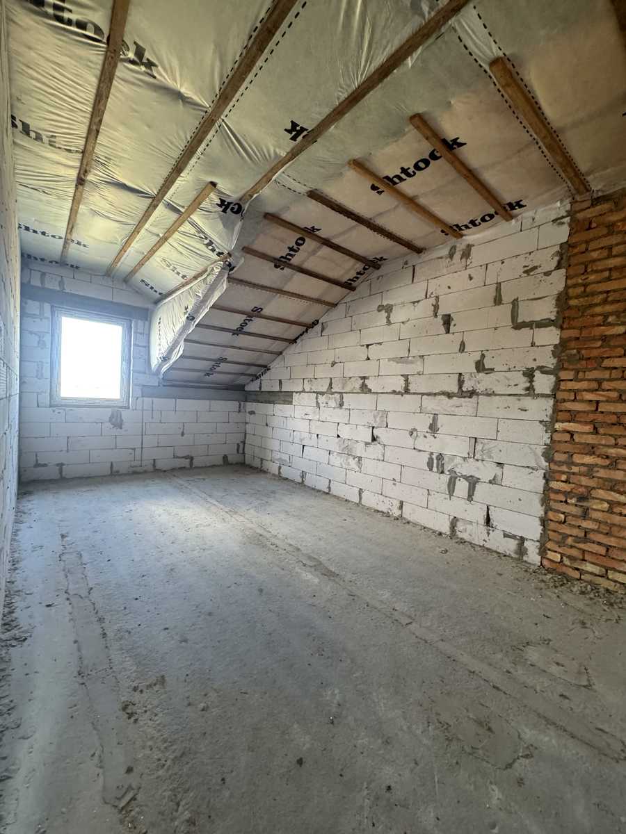 1869148541767965