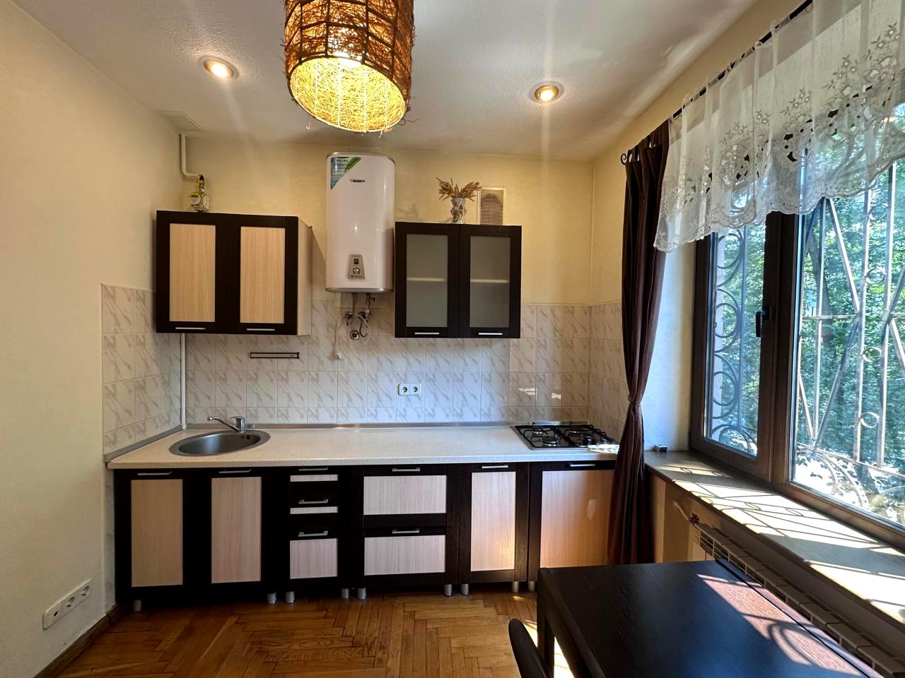 1869155730458804