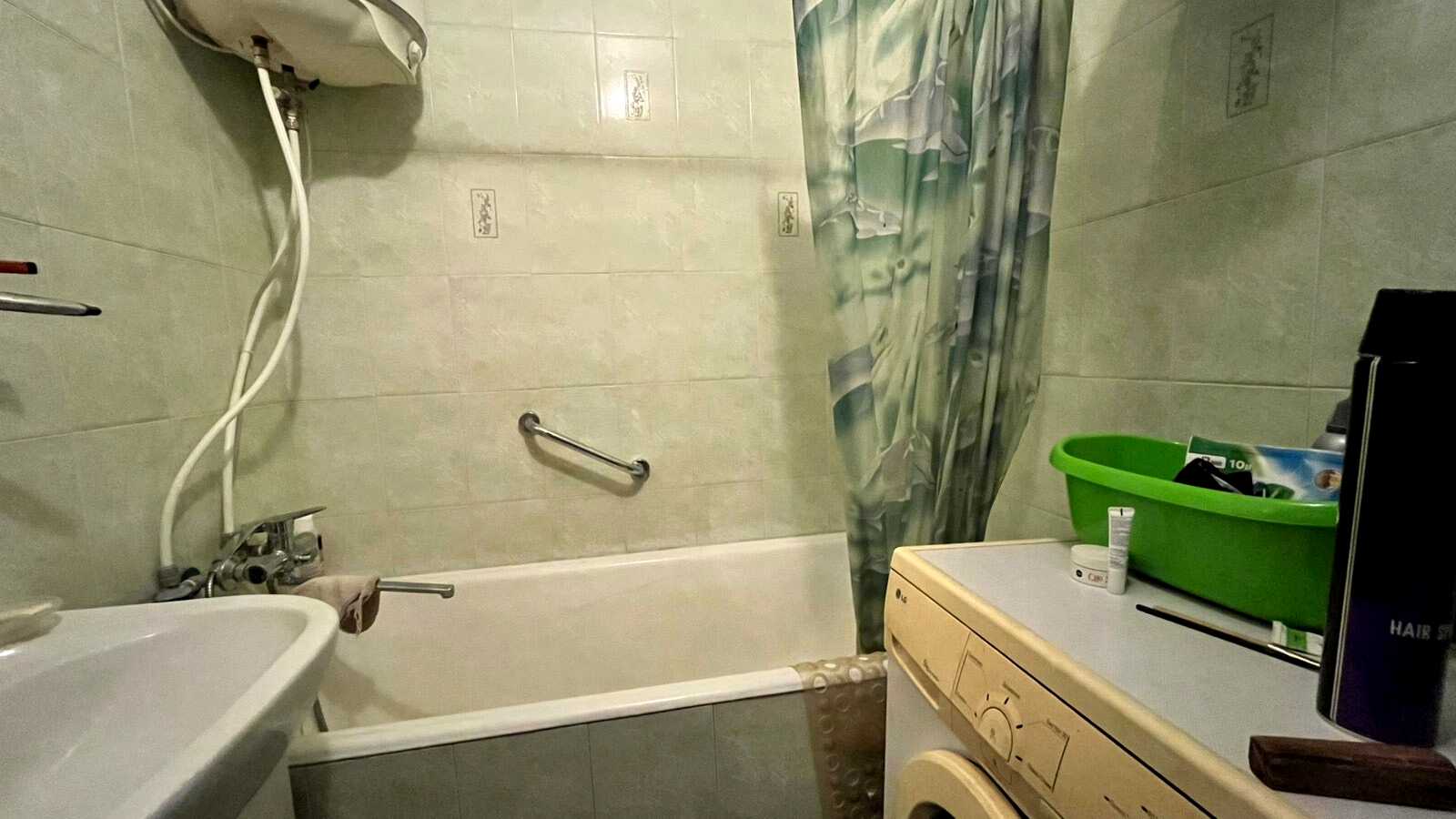 1869165819124221