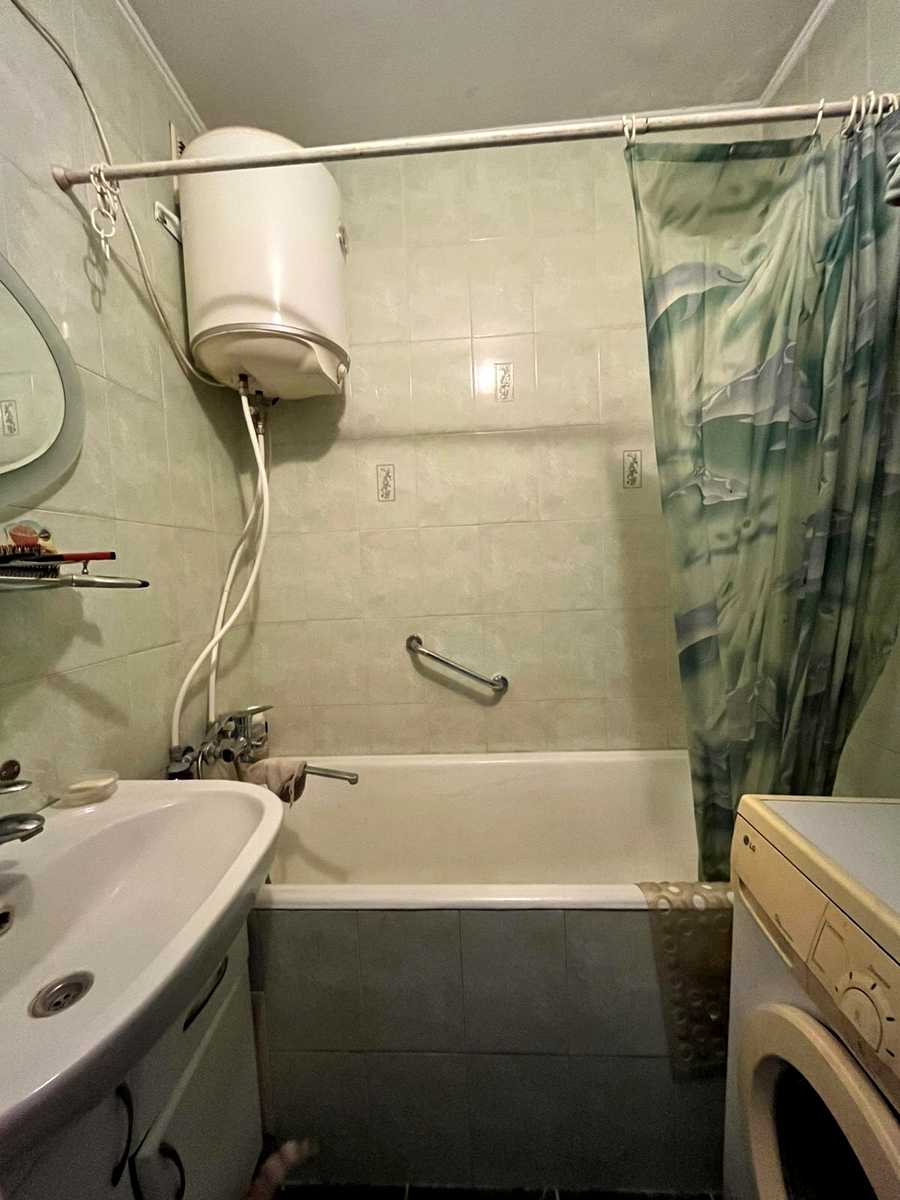 1869165819483119