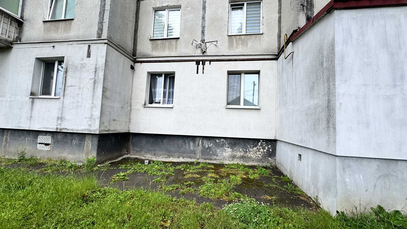 1869171344589856