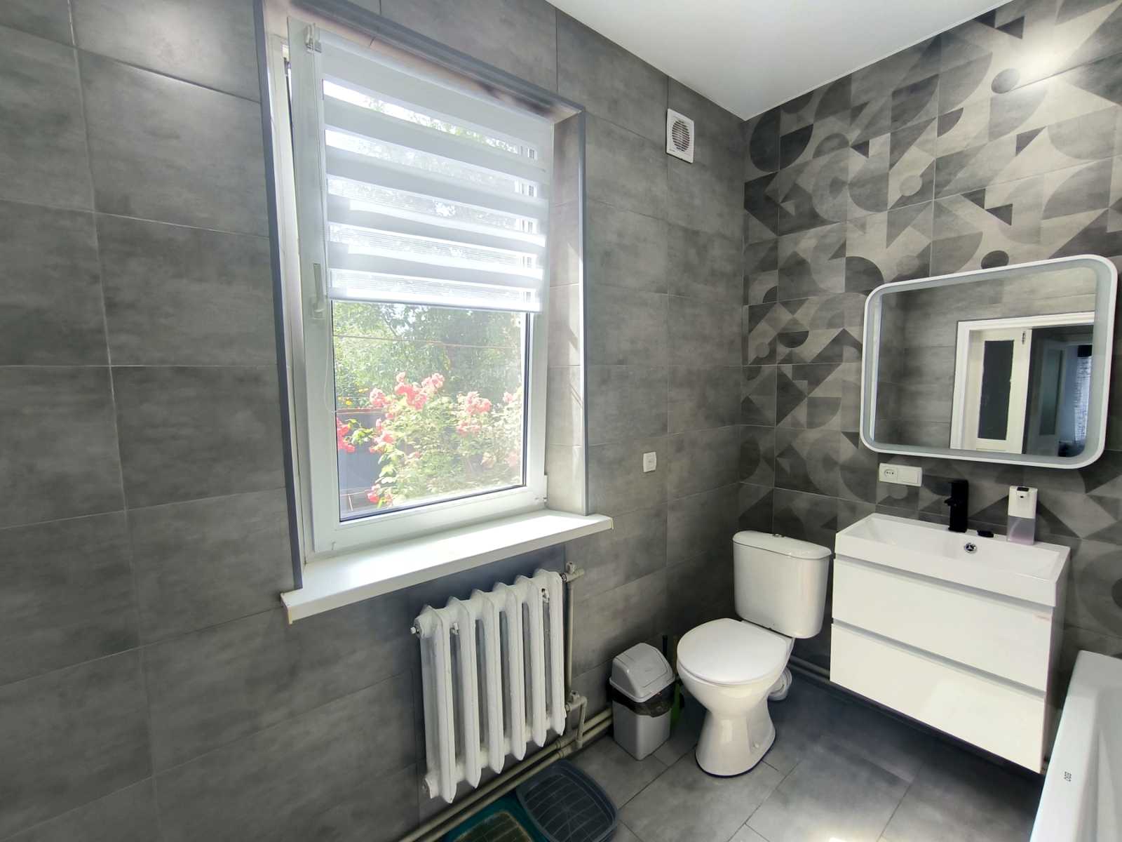 1869176991469106