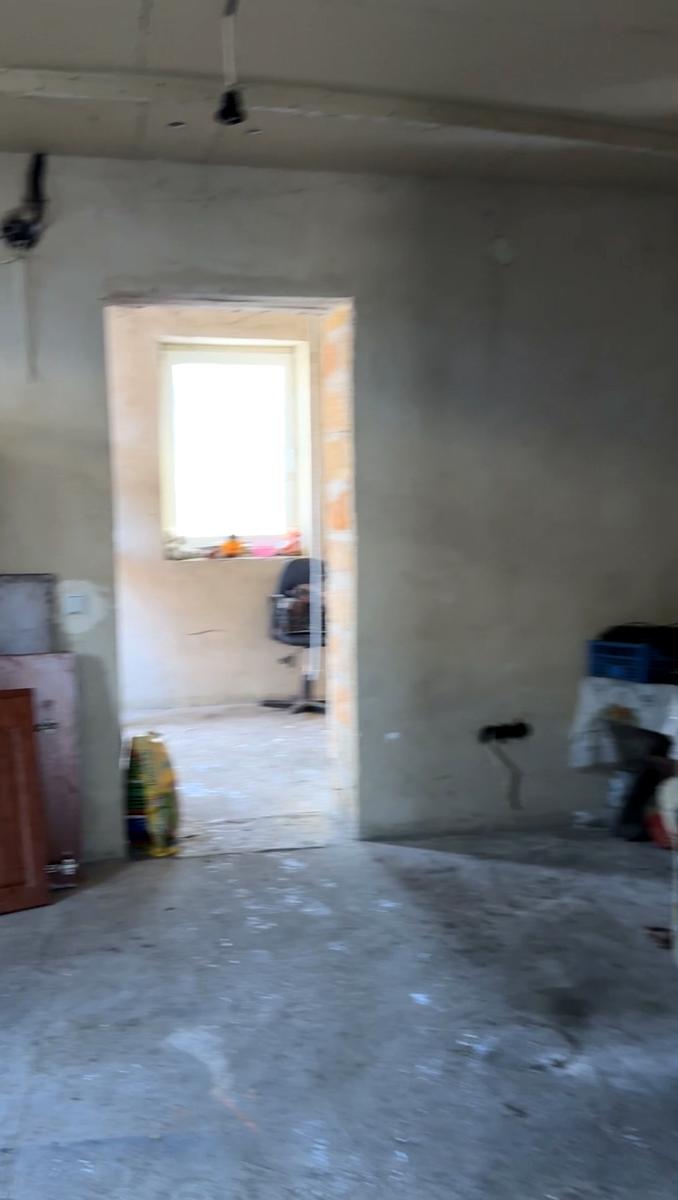 1869185176772618