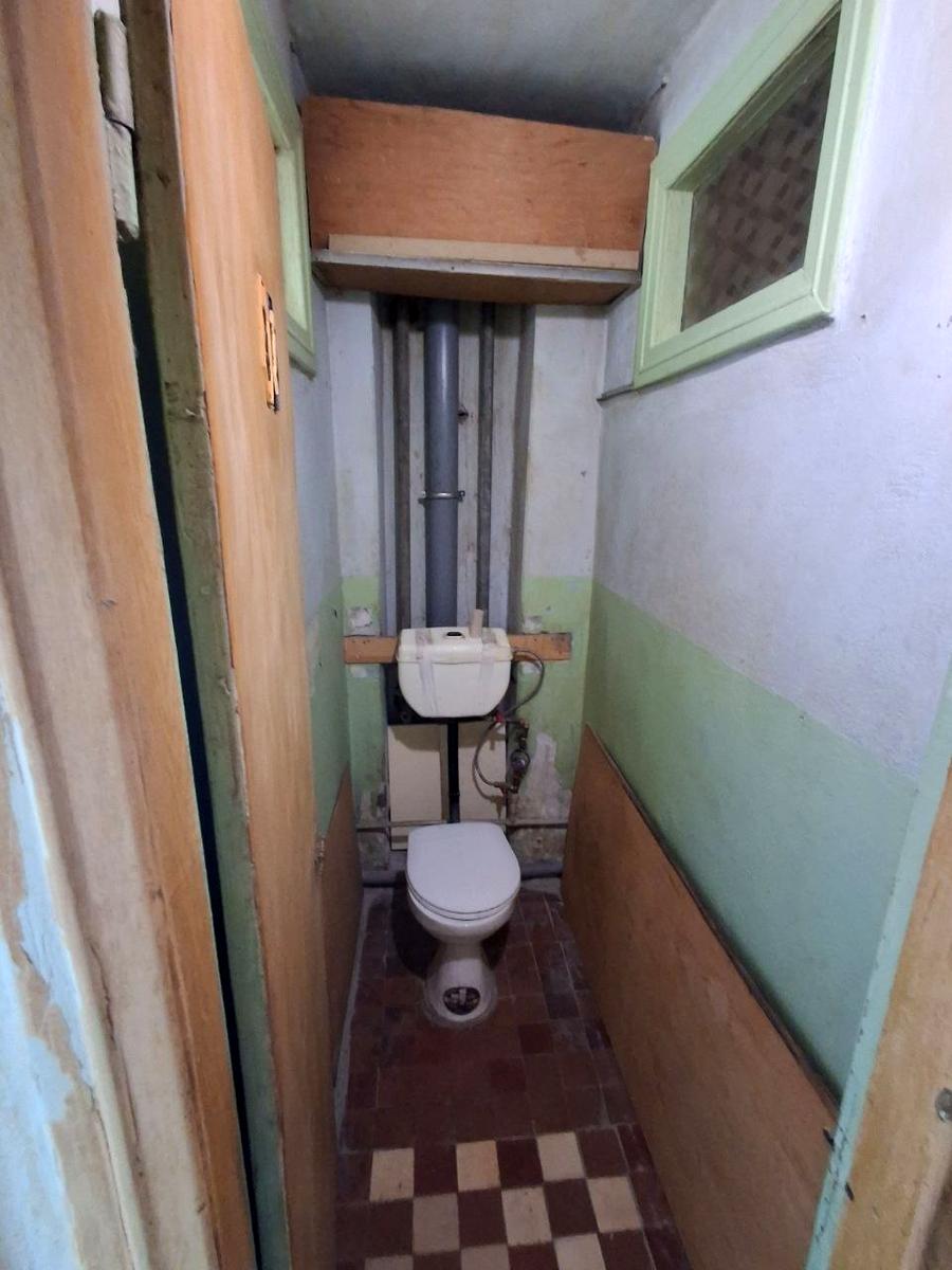 1869227859273636