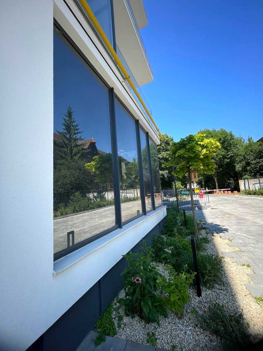 1869228853236594