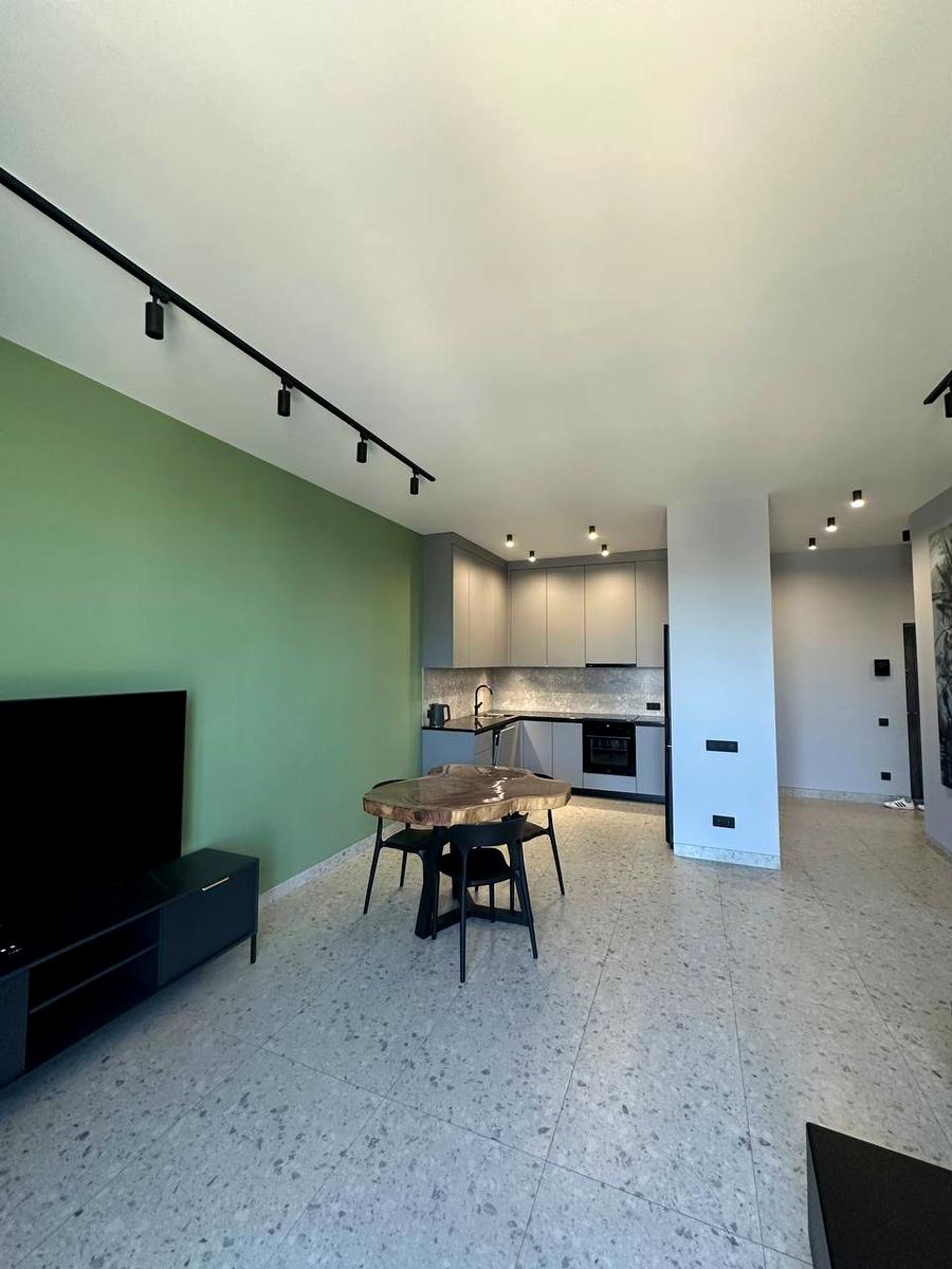1869232943964412