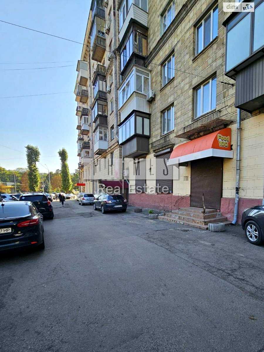 1869237626371240