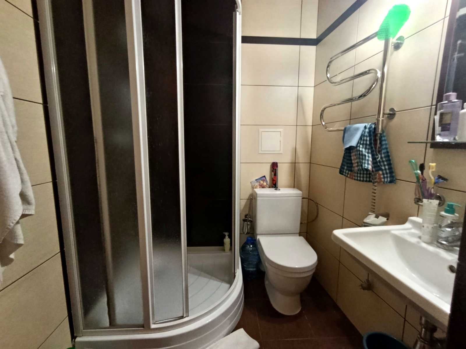 1869243809173381