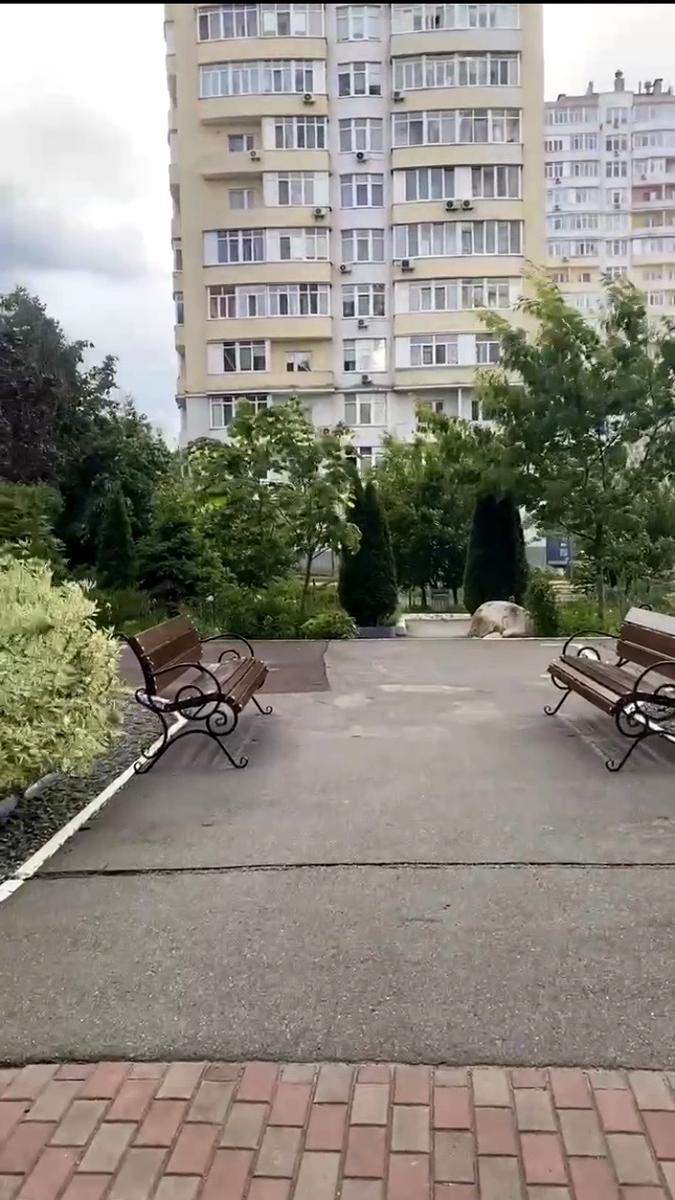 1869254020942660
