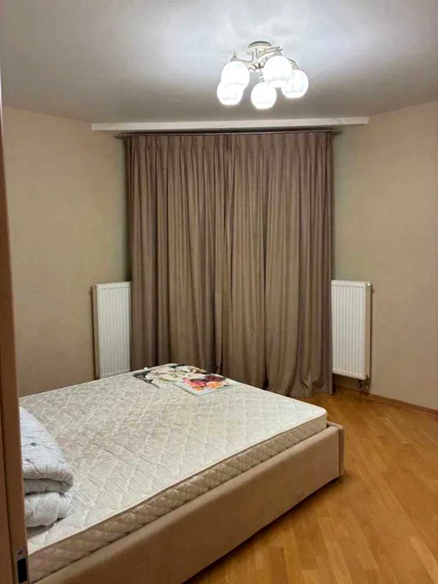 1869258858970528