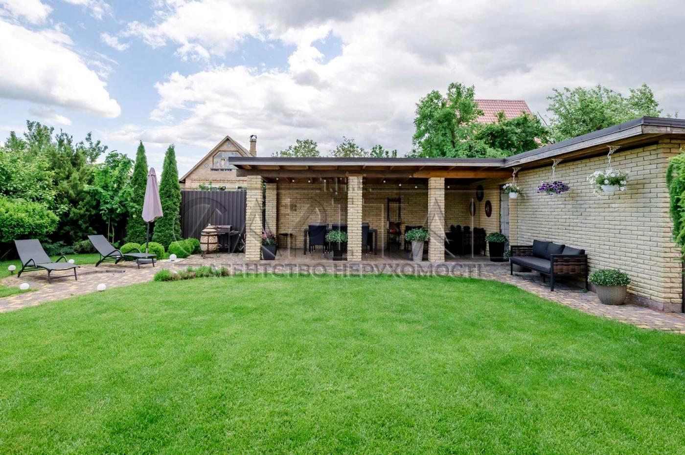 1869312661284894