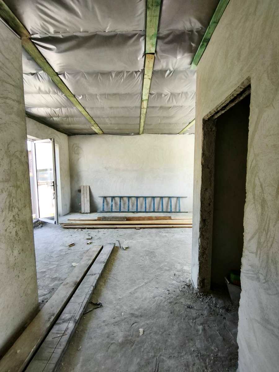 1869316224100643