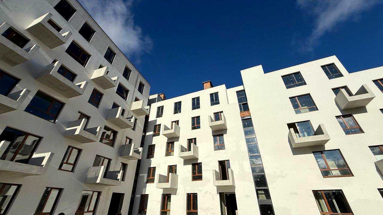 1869320409393056