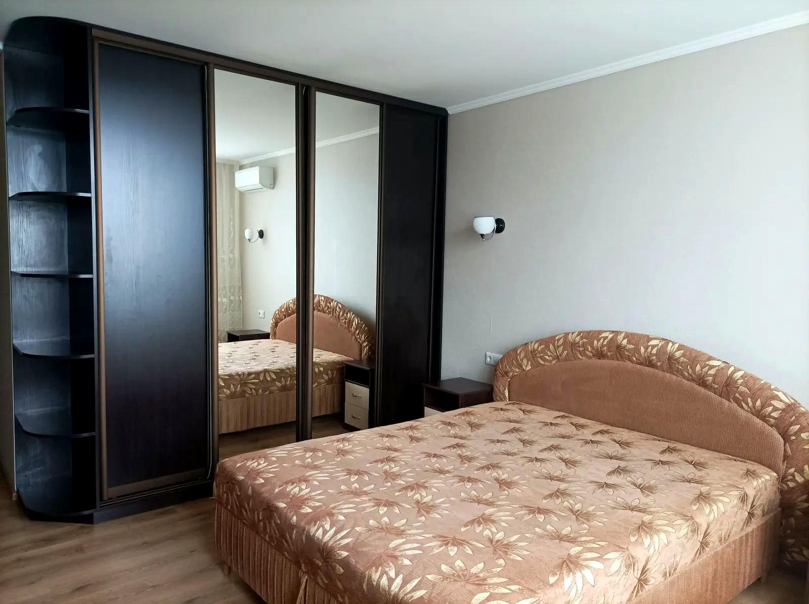 1869321004950819