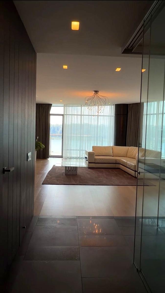1869325625312985