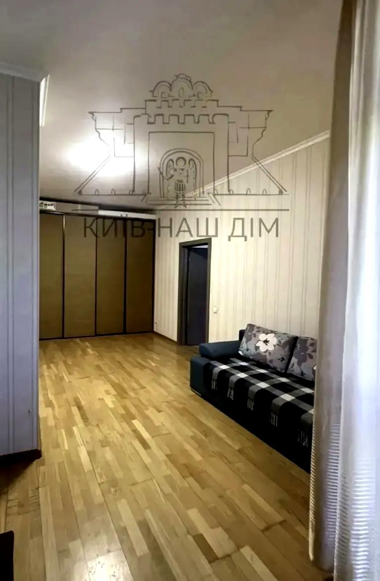 1869326047406256