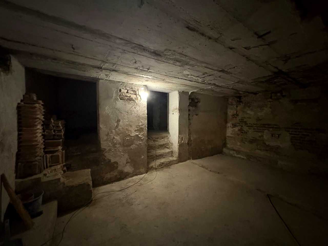 1869328907896343