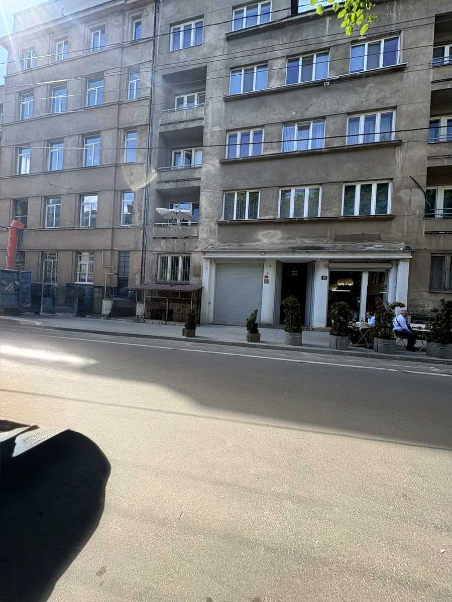 1869328908404702