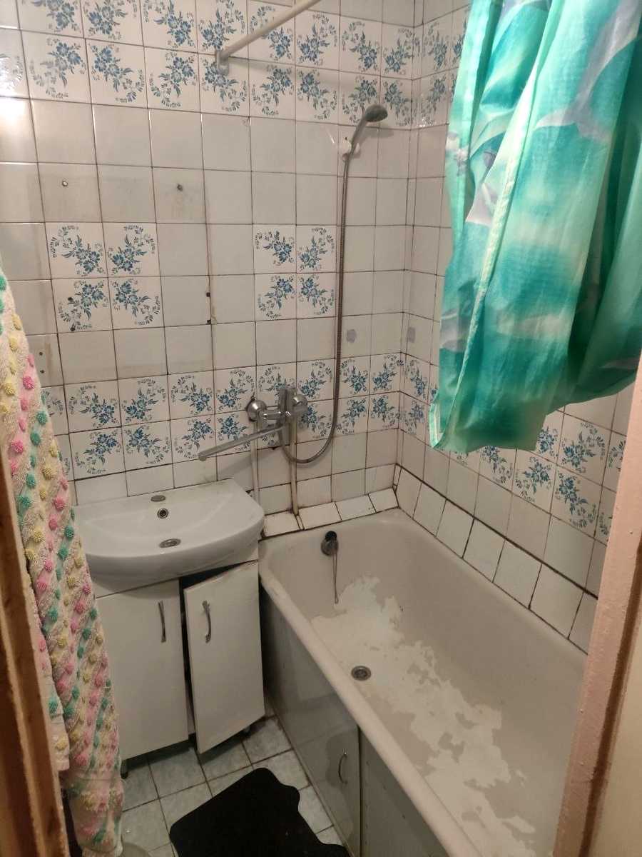1869329542324458