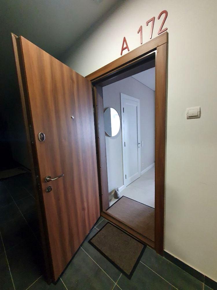 1869329550474621