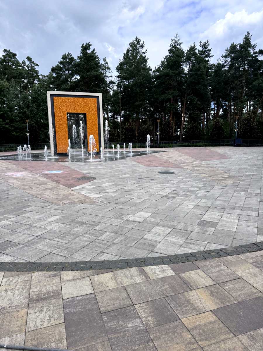 1869329806648971