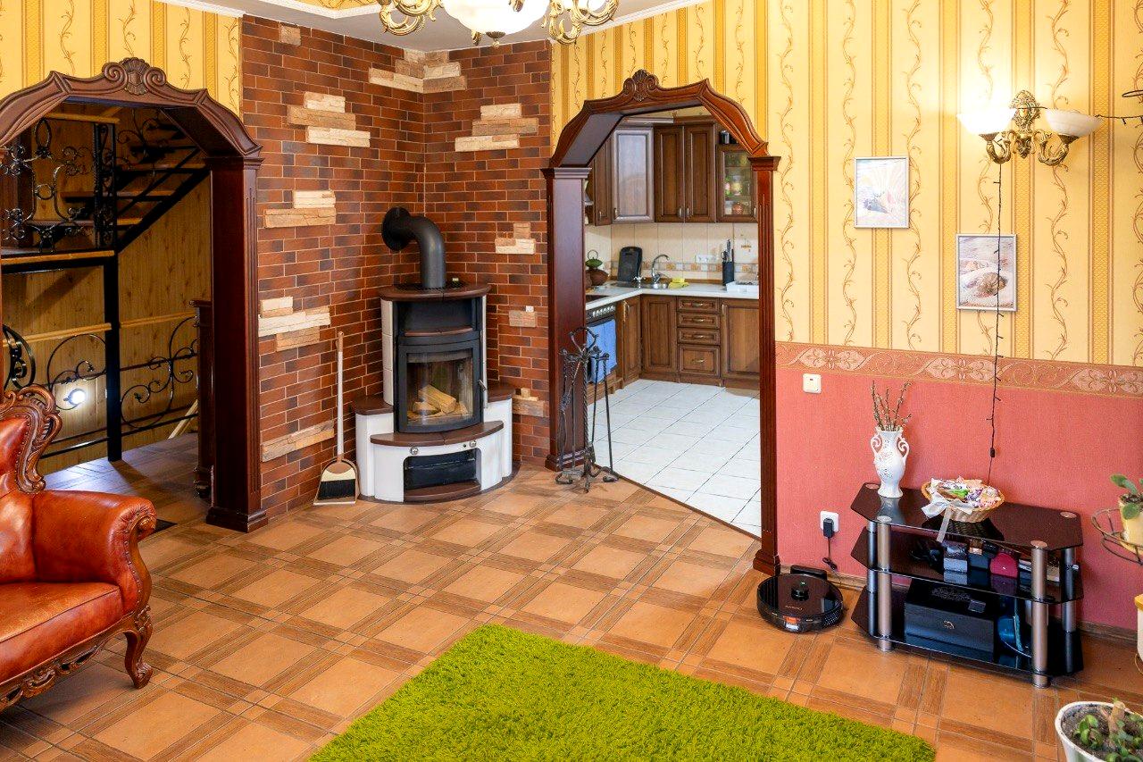 1869331088569327