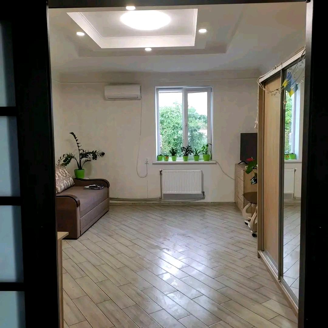 1869334044383924