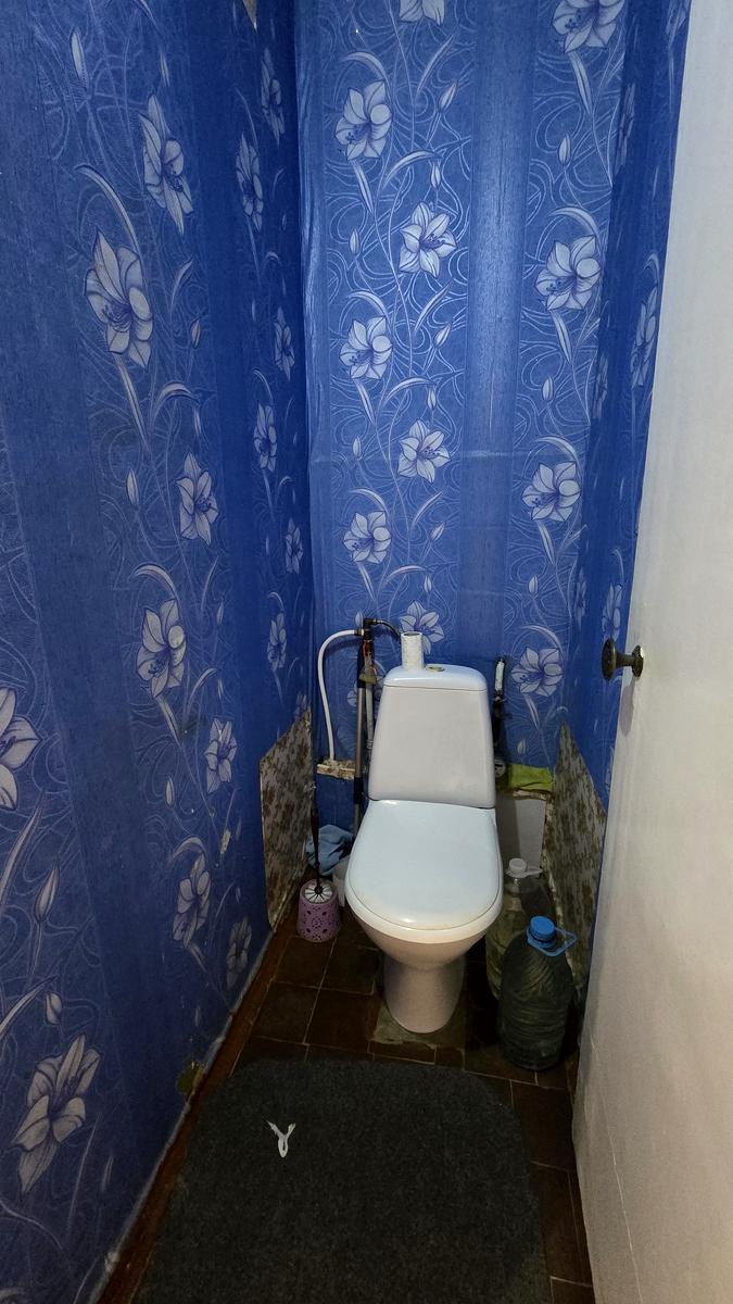 1869334544538087