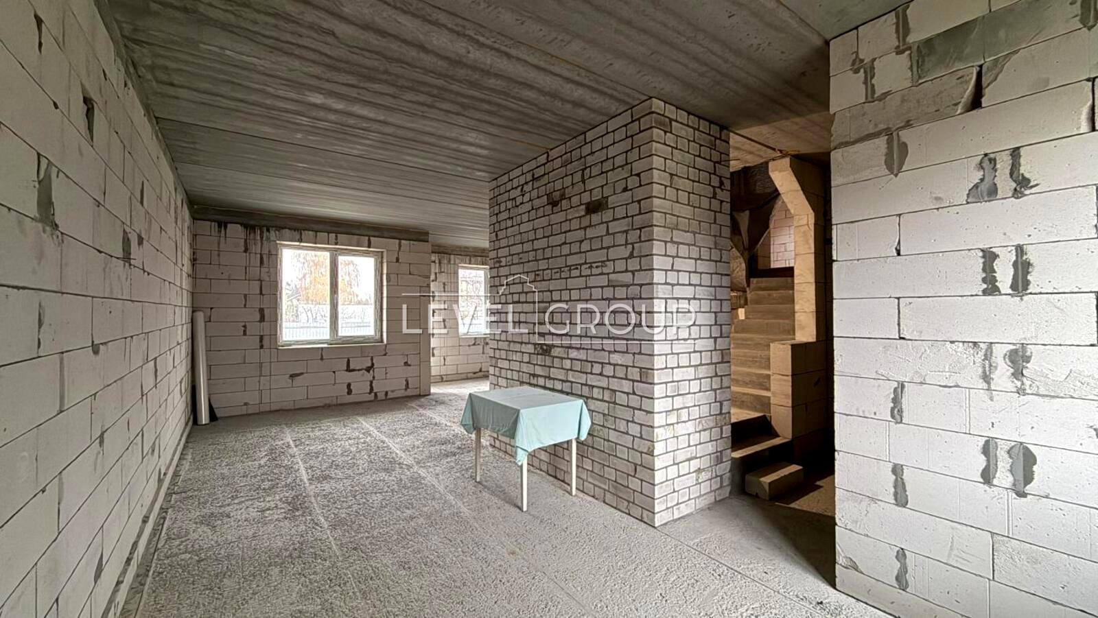 1869334810188427