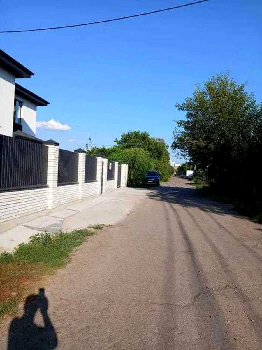 1869336272079966