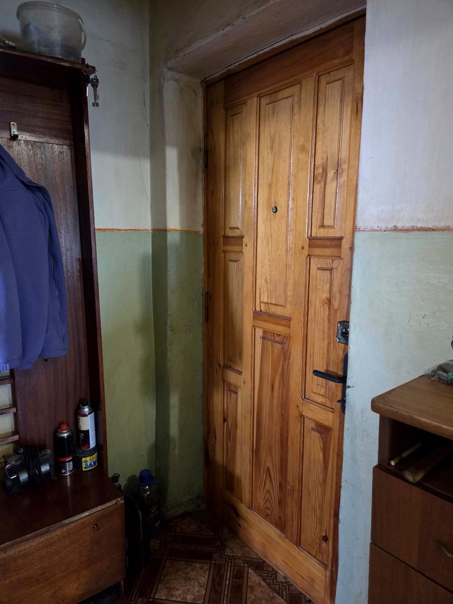 1869340261793677