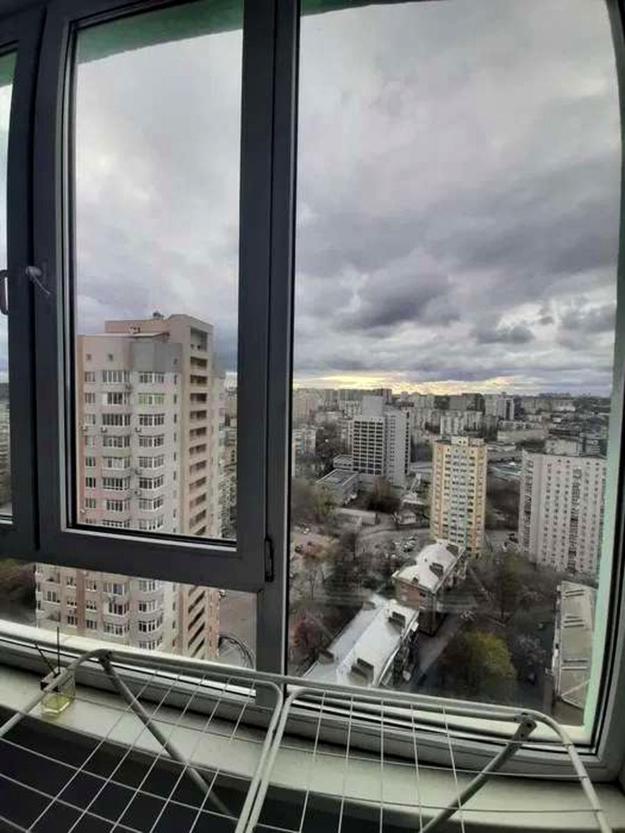 1869342636525153