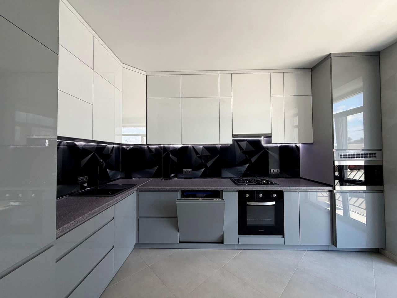 1869343674619351