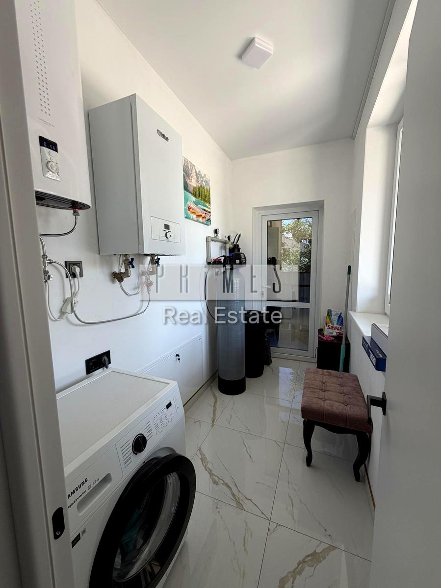 1869344937294037