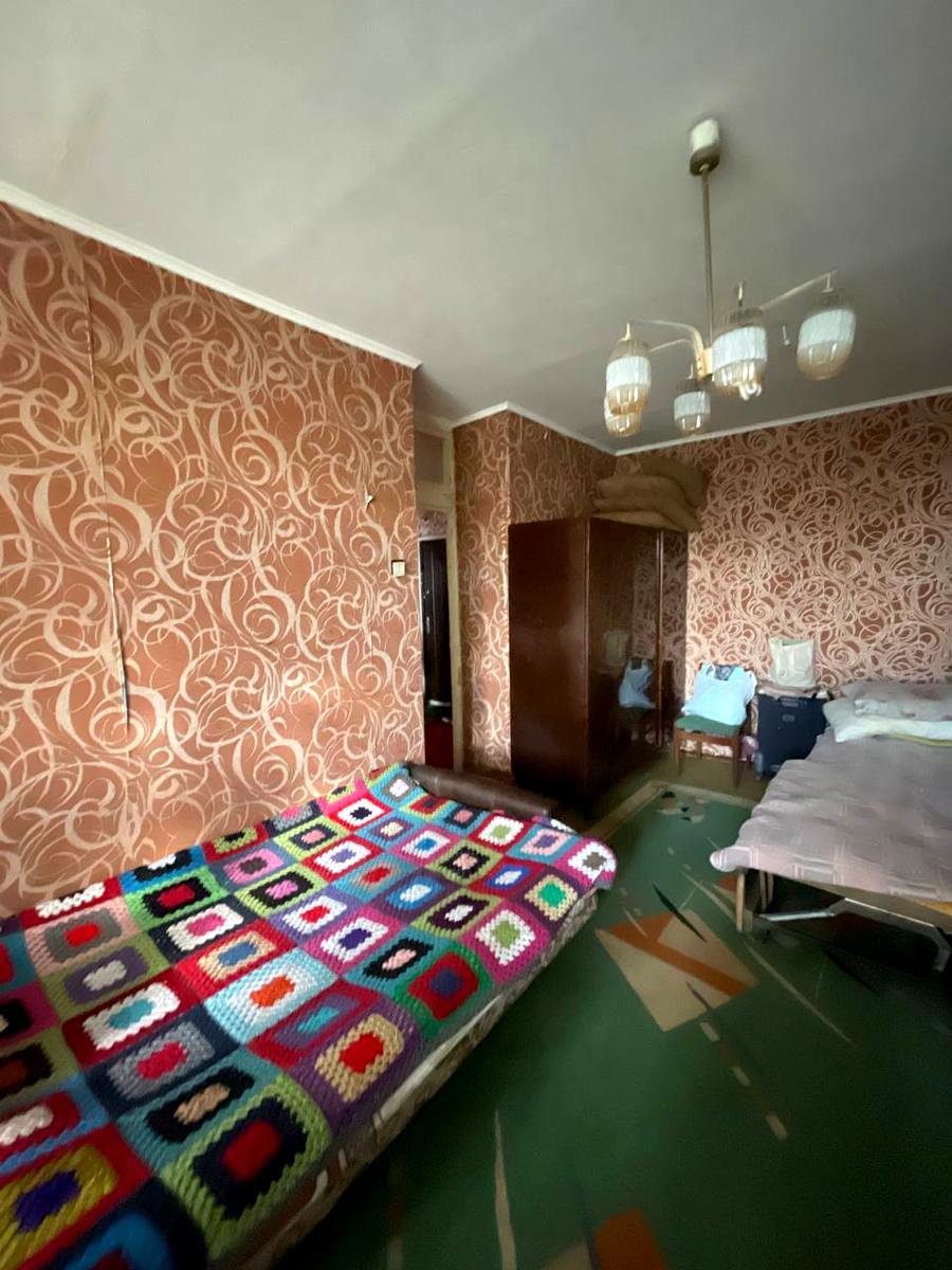 1869347402543041