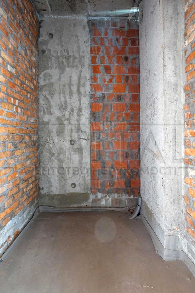 1869349398183555