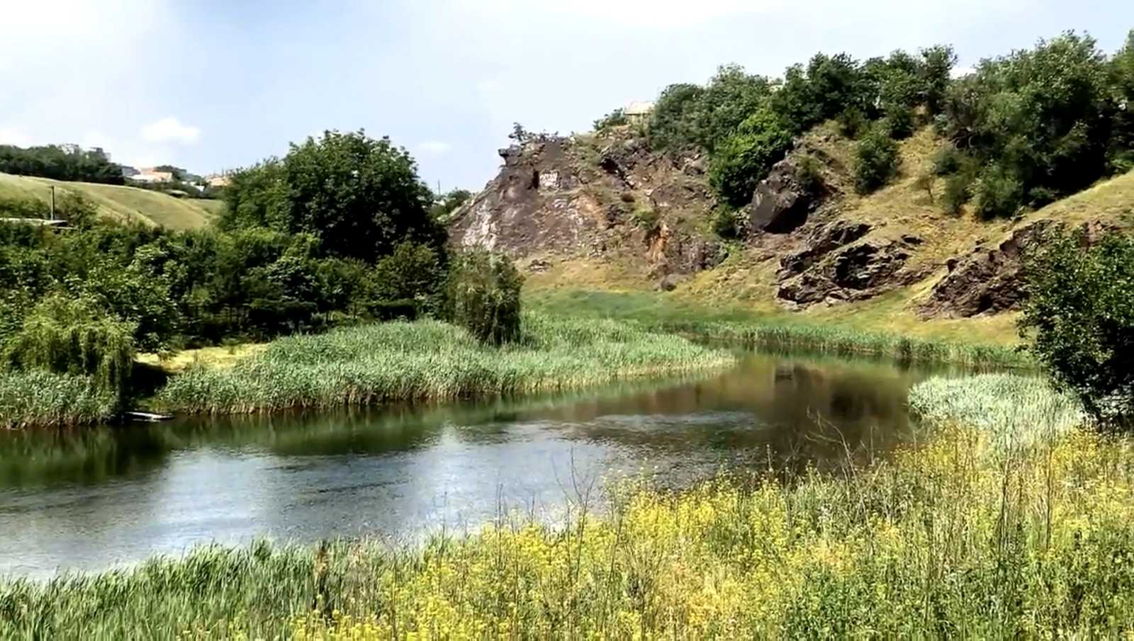 1869350036363149