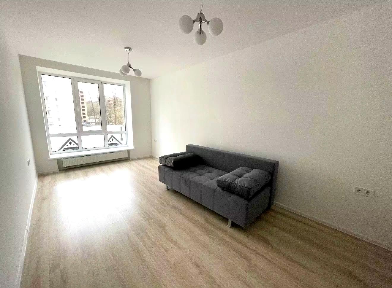 1869351200602139