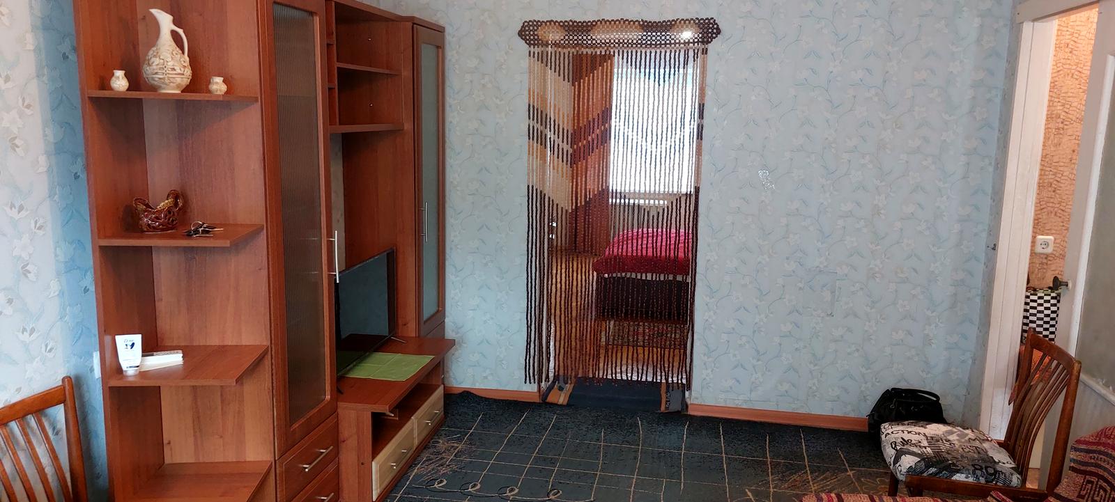 1869358972742852