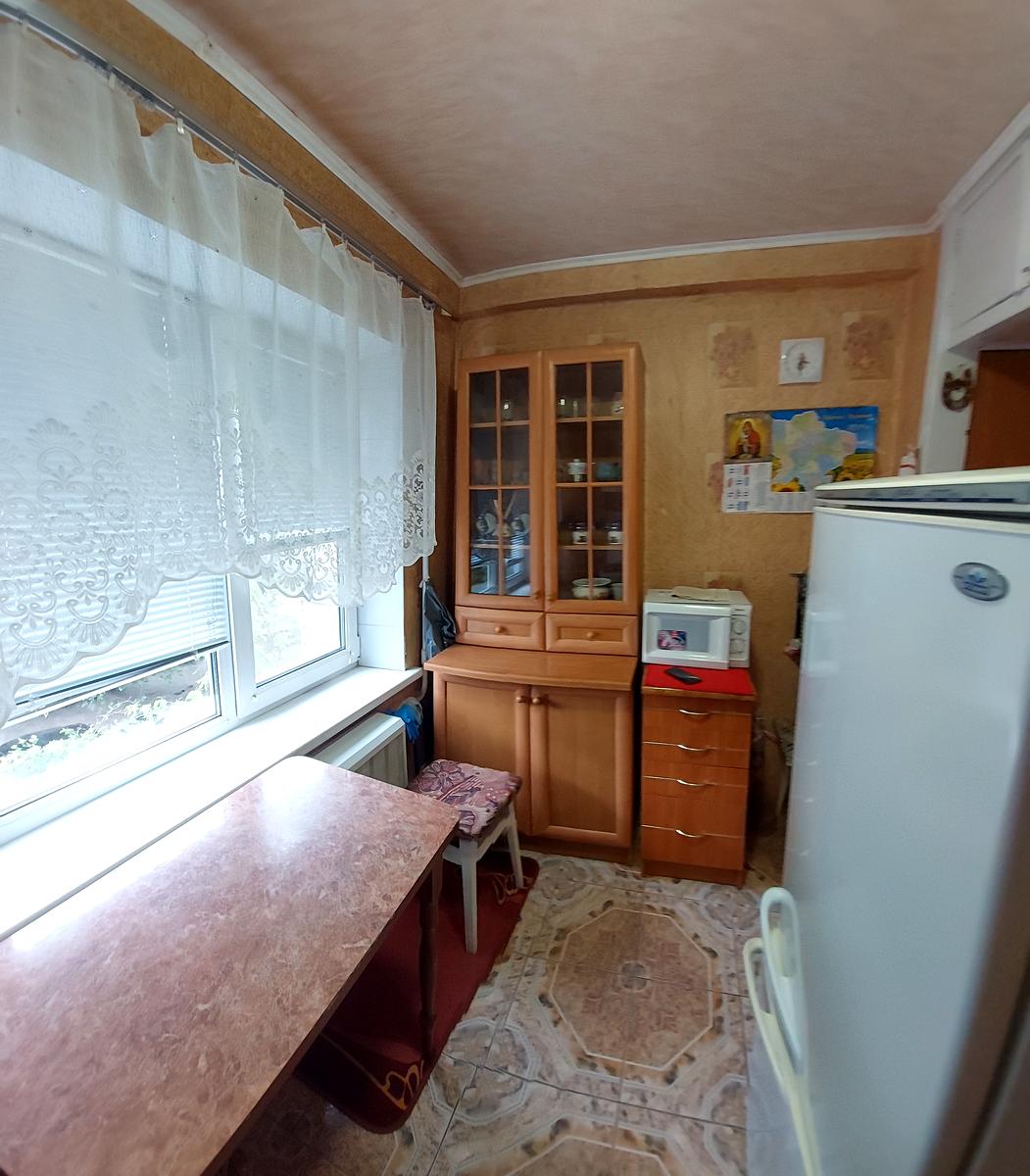 1869358977040027