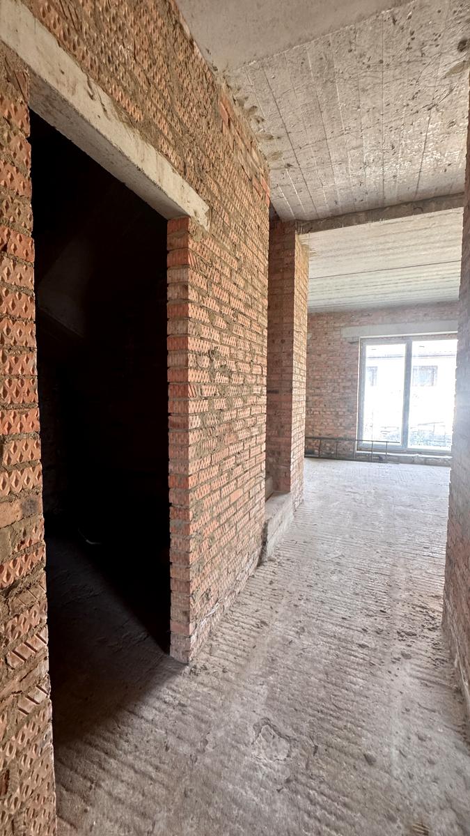 1869360377456225