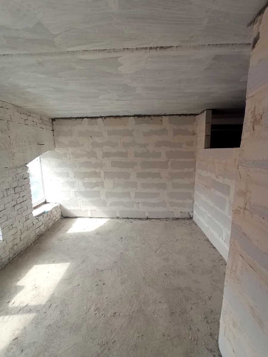 1869407701844479