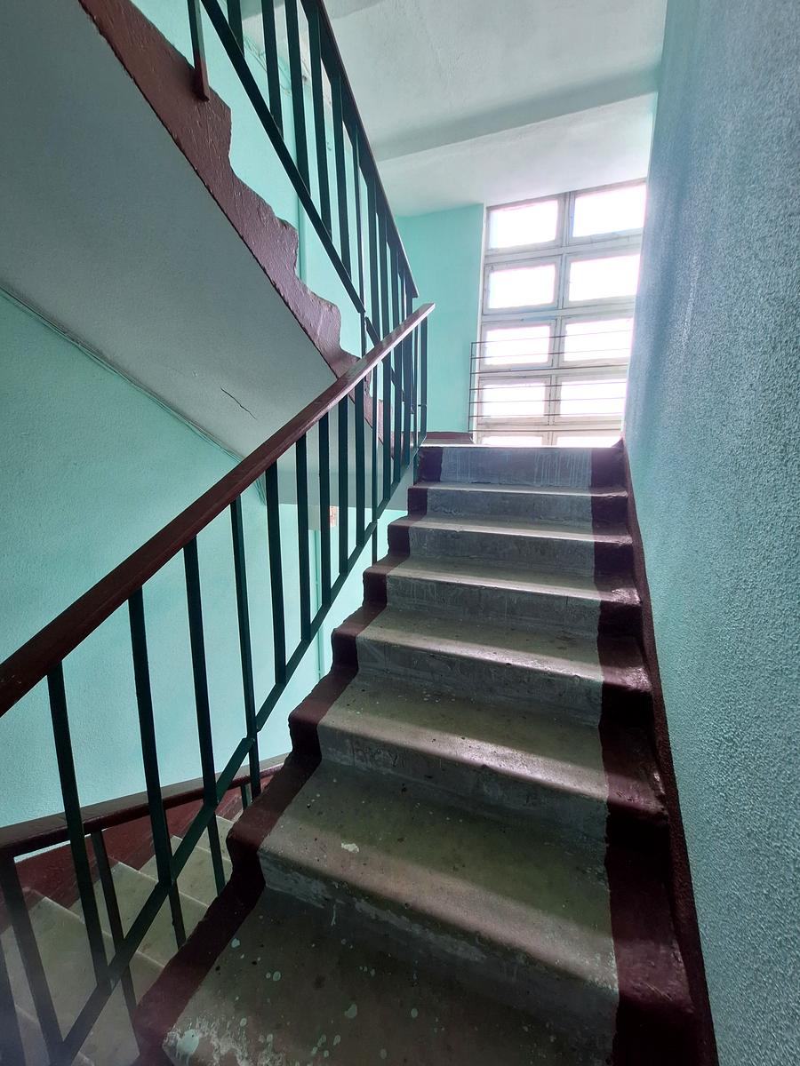 1869408042955517