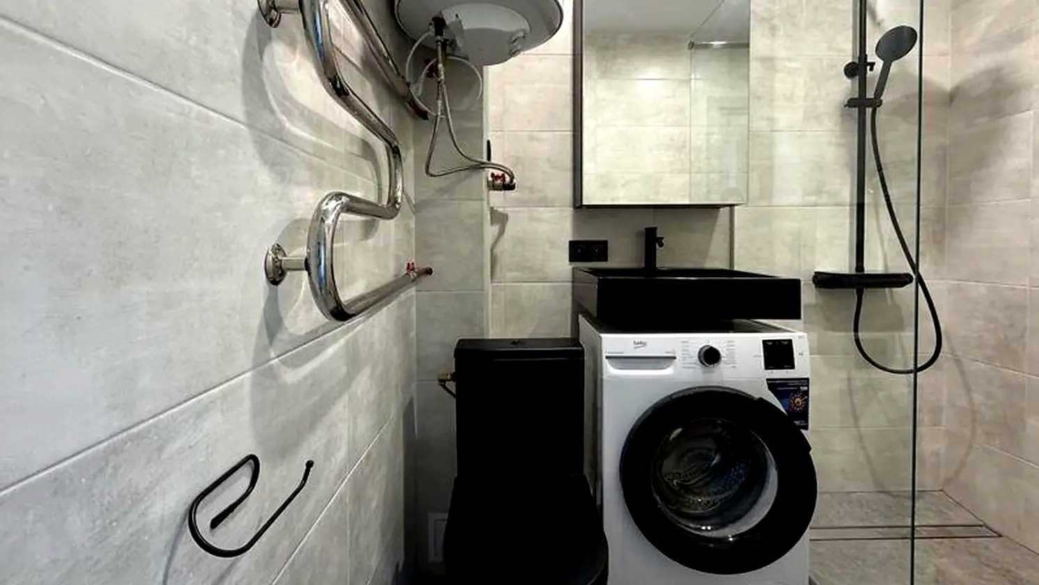 1869408602736591