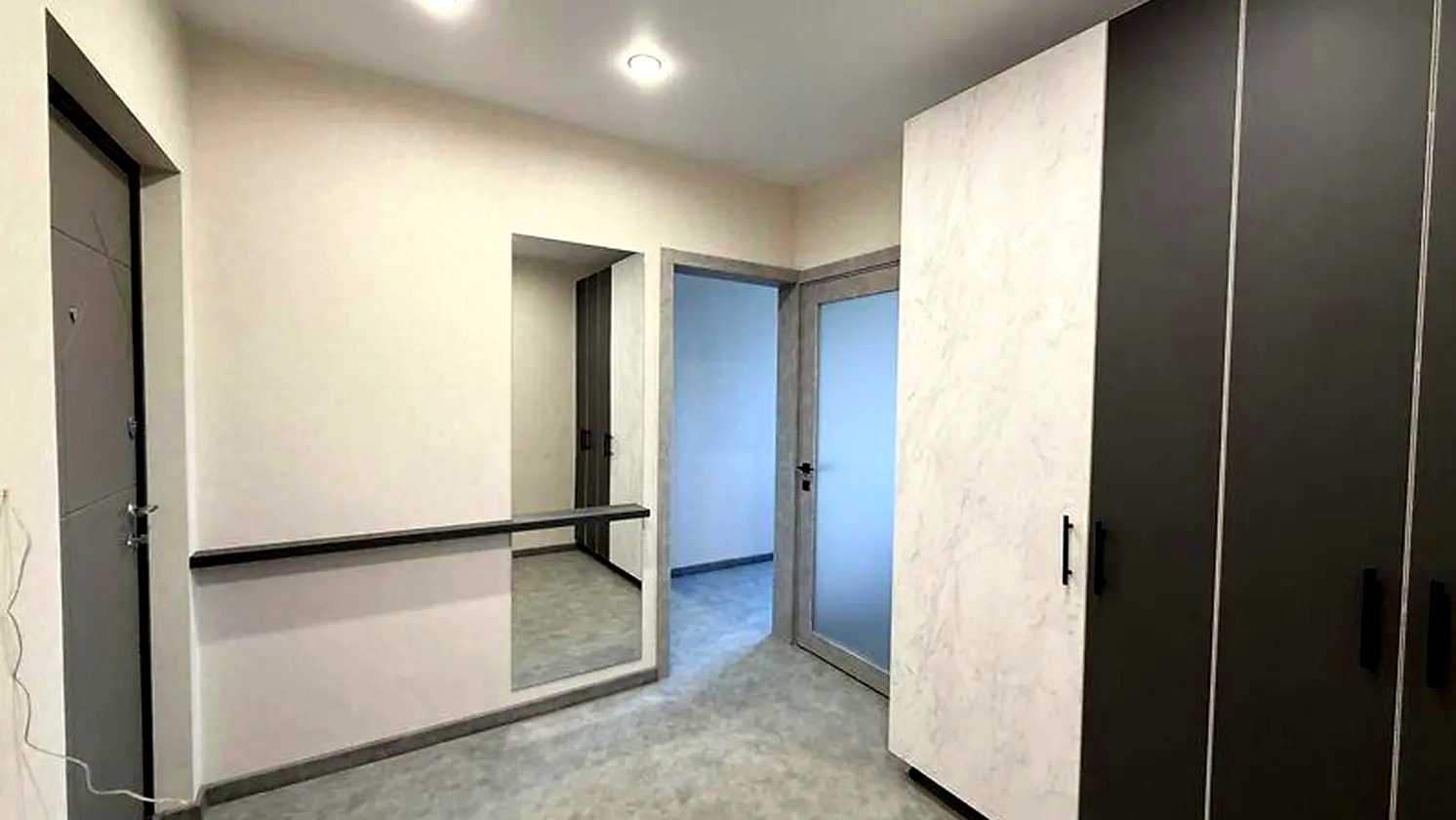 1869408603186784