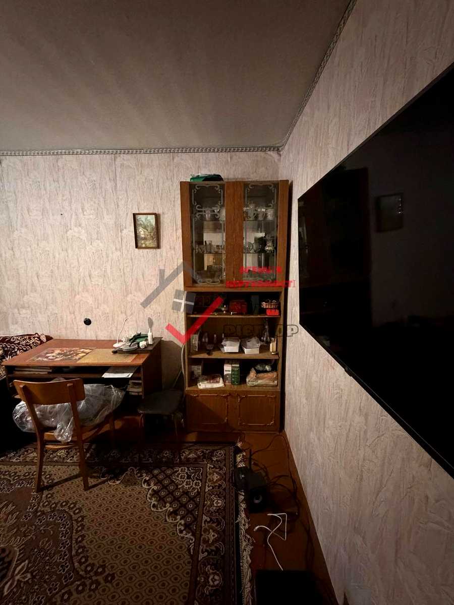 1869411668330896