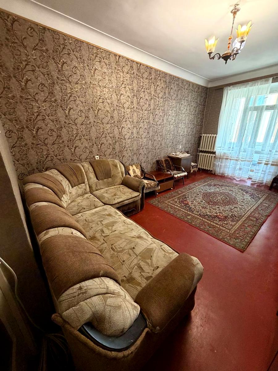 1869411988750343