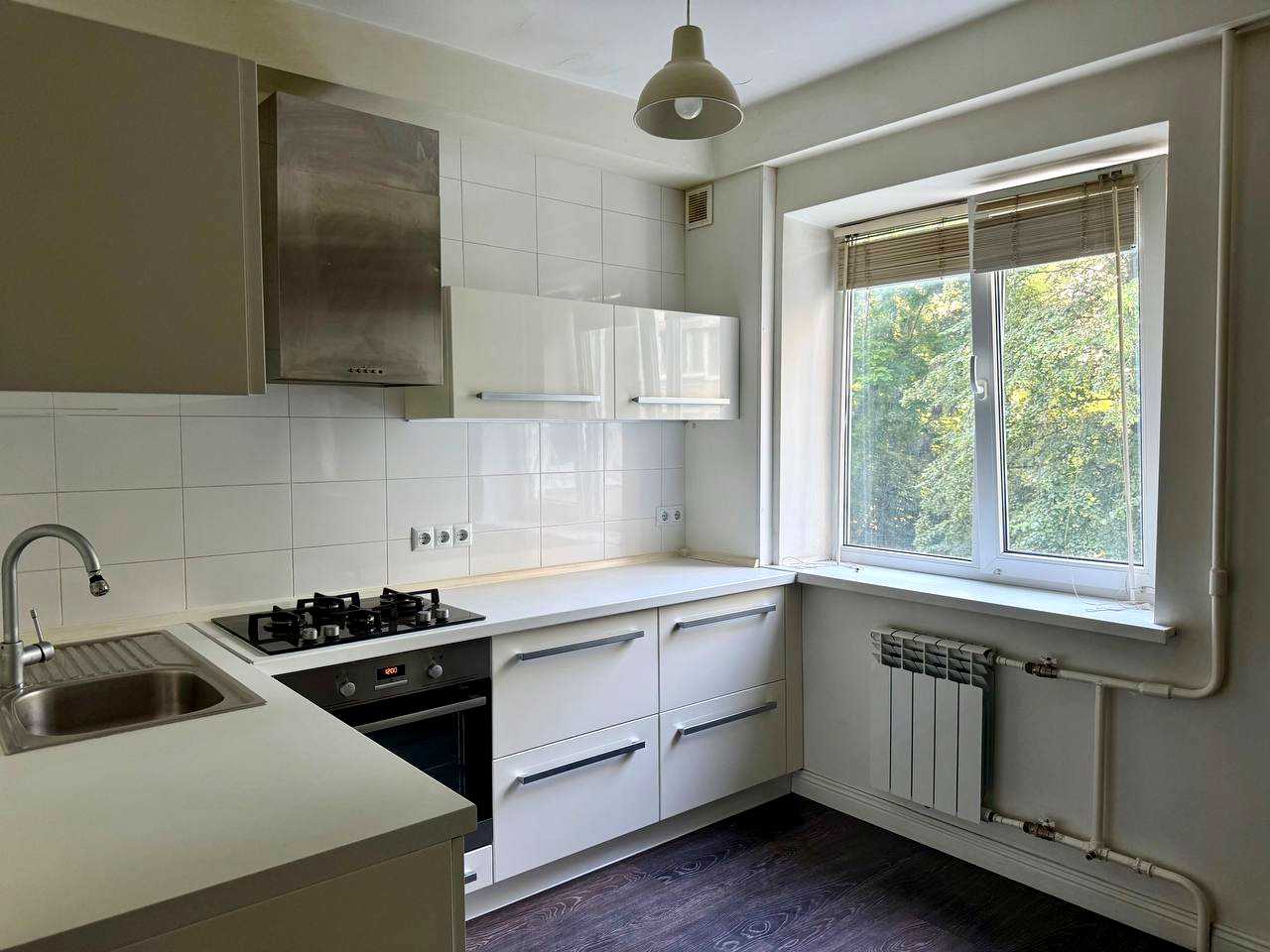 1869412376625251