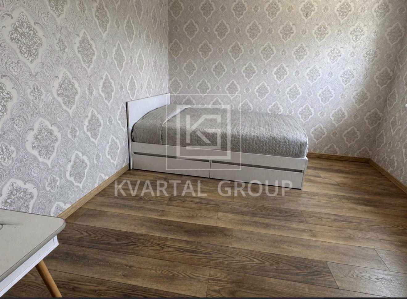 1869413536290042